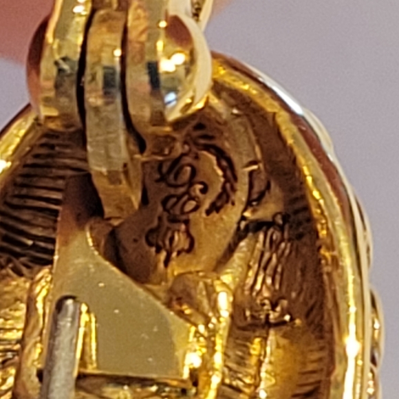 VINTAGE PREMIER USA ,GOLD COLOR OVAL CLIP ON ERRINGS - Picture 5 of 6